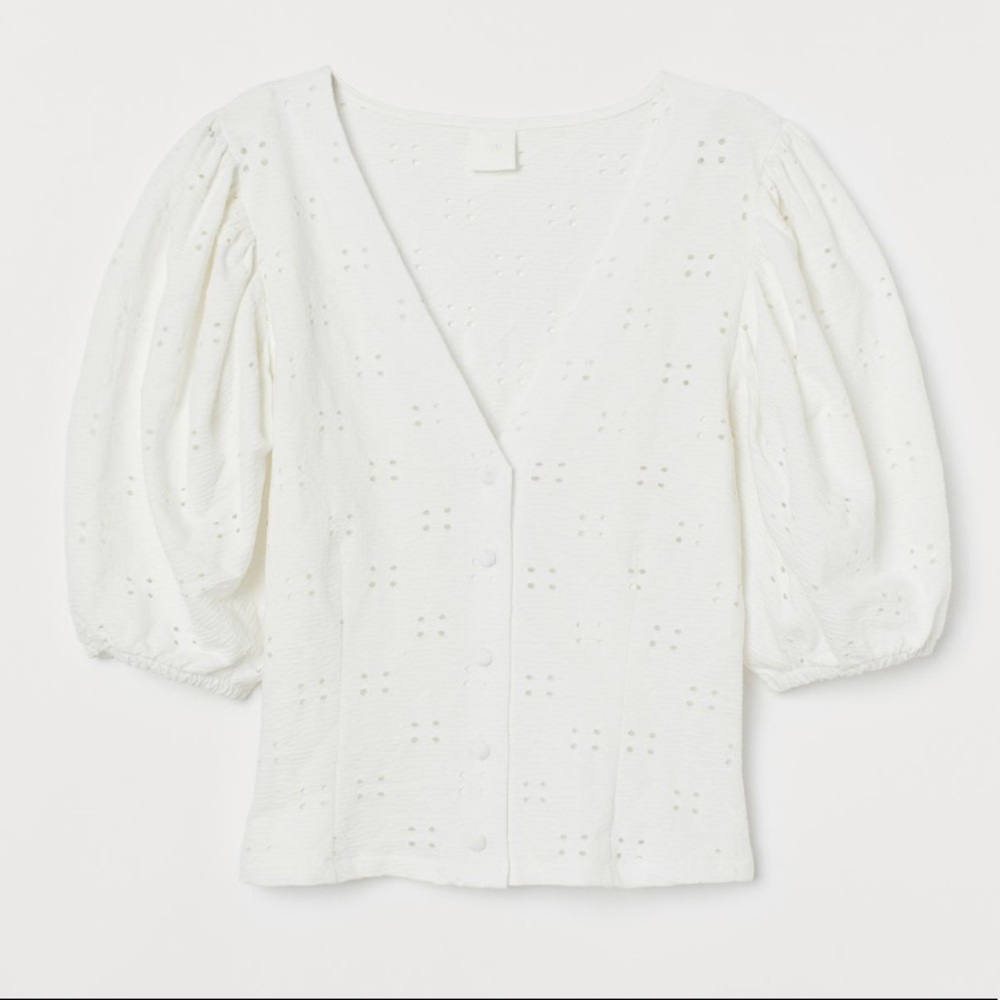 SOLD ON DEPOP: White puffy sleeve Blouse - Picture 4 of 5